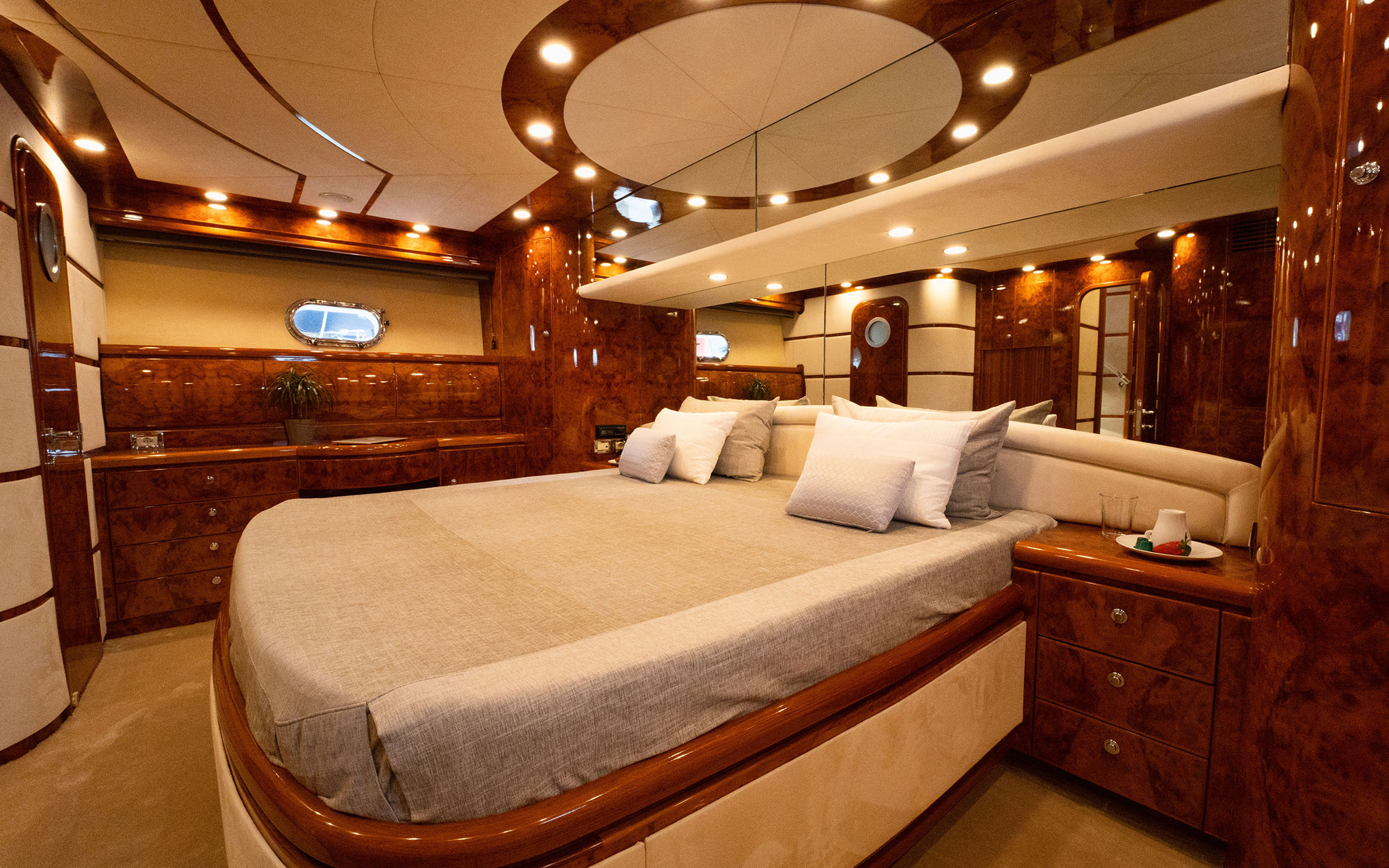 master cabin - MONTE FINO 72 flybridge motor yacht MA BELLA for sale